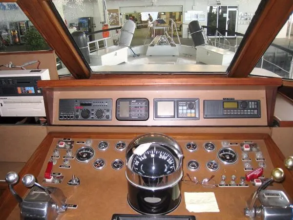 Slide: The Image of Hatteras Yacht Fisherman 1975 - 11