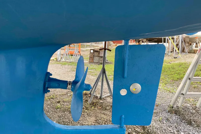 Slide: The Image of 1986 Heritage East Sundeck boat propeller and rudder in dry dock. - 46