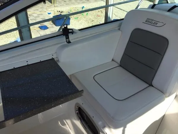 Slide: The Image of Boston Whaler 315 Conquest 2014 - 9