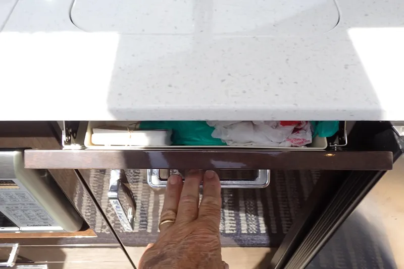 Slide: The Image of Carver C37 2019 - 123