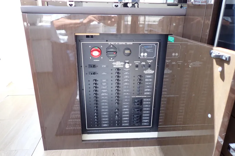 Slide: The Image of Carver C37 2019 - 135