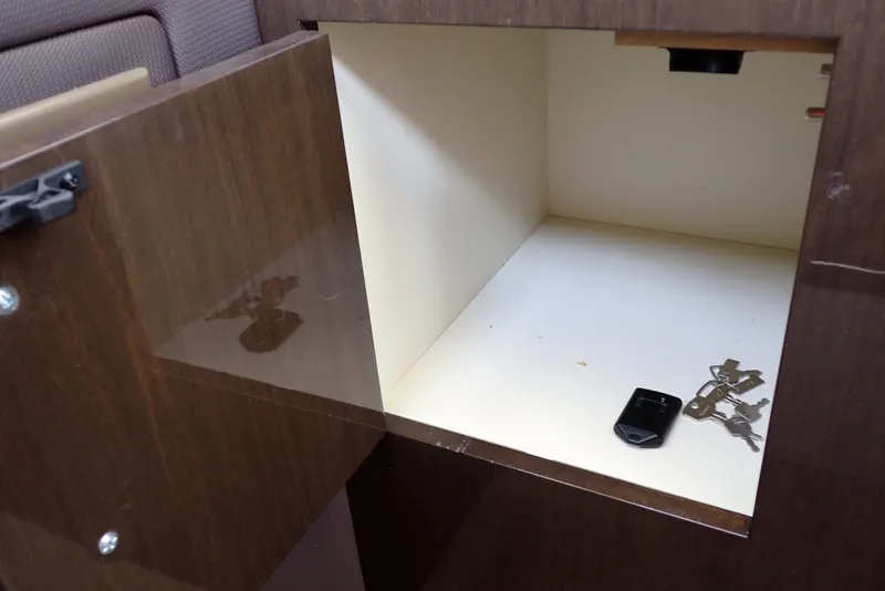 Slide: The Image of Carver C37 2019 - 154