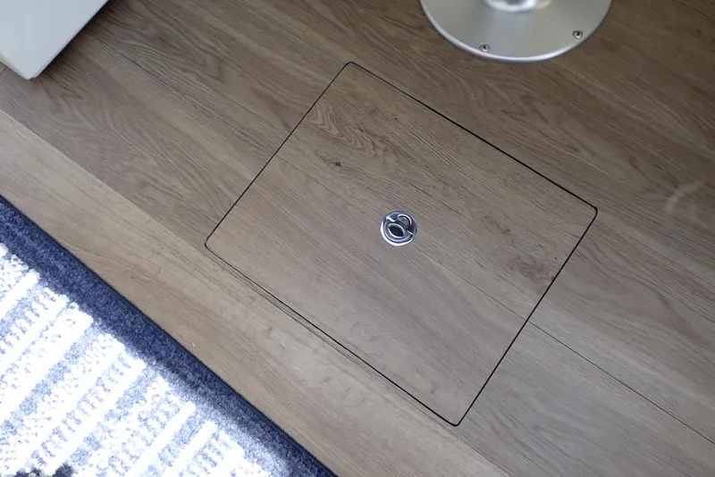 Slide: The Image of Carver C37 2019 - 155