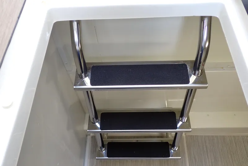 Slide: The Image of Carver C37 2019 - 160