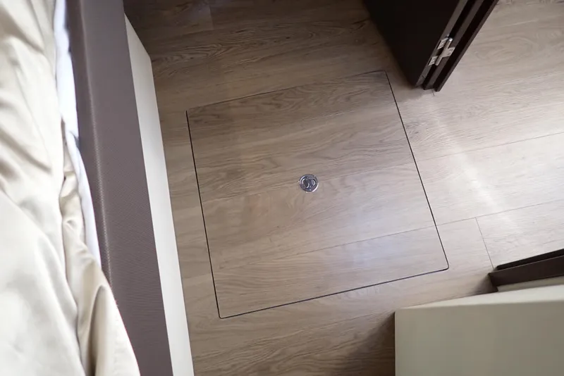 Slide: The Image of Carver C37 2019 - 202