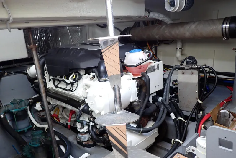 Slide: The Image of Carver C37 2019 - 230