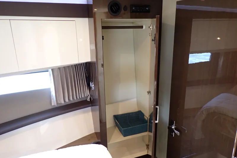 Slide: The Image of Carver Yachts C37 2019 - 200