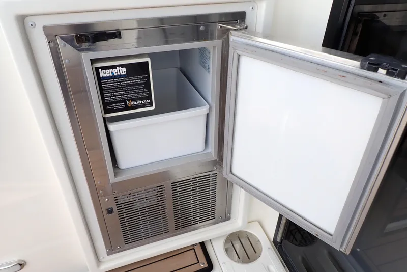 Slide: The Image of Carver Yachts C37 2019 - 60