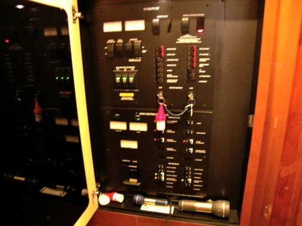 Slide: The Image of Sea Ray 48 Sundancer 2006 - 4