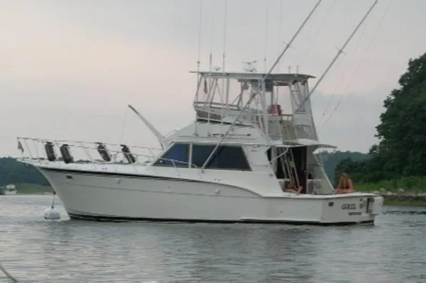 Slide: The Image of HATTERAS YACHTS 43 FB Convertible 1984 - 2