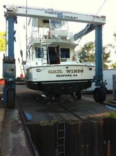 Slide: The Image of HATTERAS YACHTS 43 FB Convertible 1984 - 4