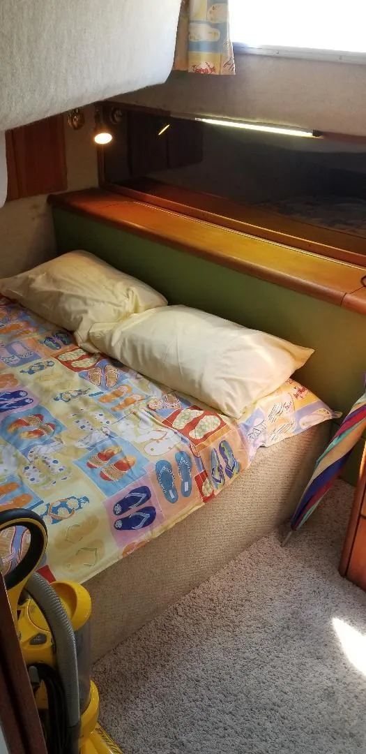 Slide: The Image of 1989 Bayliner 3888 Motoryacht sleeping area. - 18