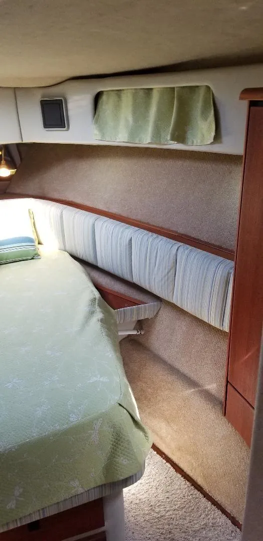 Slide: The Image of Interior of 1989 Bayliner 3888 Motoryacht, cozy cabin. - 21