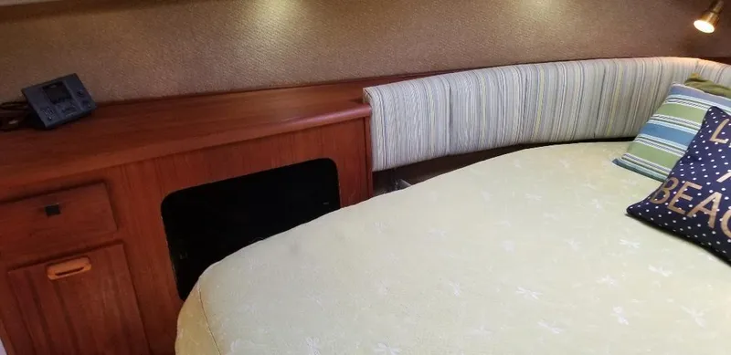 Slide: The Image of Interior of 1989 Bayliner 3888 Motoryacht with cozy bed. - 23
