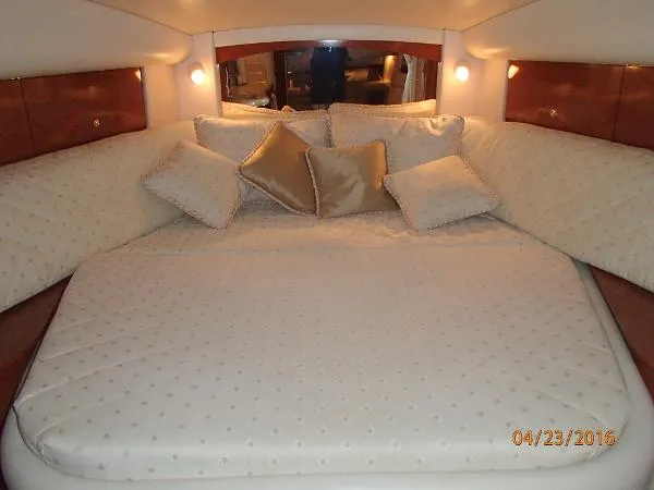 Slide: The Image of Sea Ray 32 Sundancer 2002 - 3