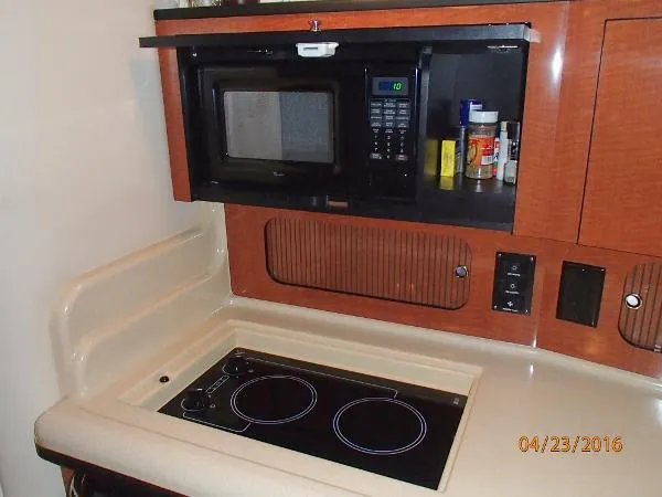 Slide: The Image of Sea Ray 32 Sundancer 2002 - 4