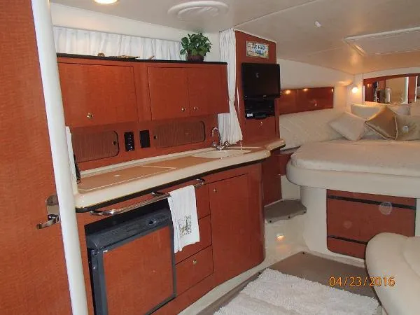Slide: The Image of Sea Ray 32 Sundancer 2002 - 5