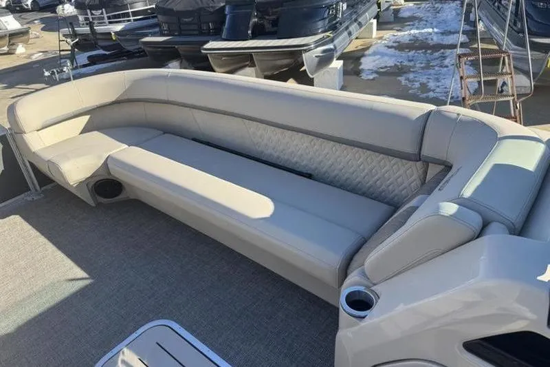 Slide: The Image of 2025 Bennington 26 MFB-SPS pontoon boat with luxurious seating and modern design. - 9