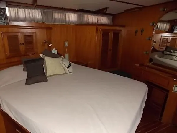 Slide: The Image of Offshore Aft Cabin 1985 - 10