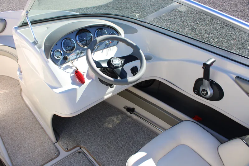 Slide: The Image of Sea Ray 200 Sport 2005 - 6