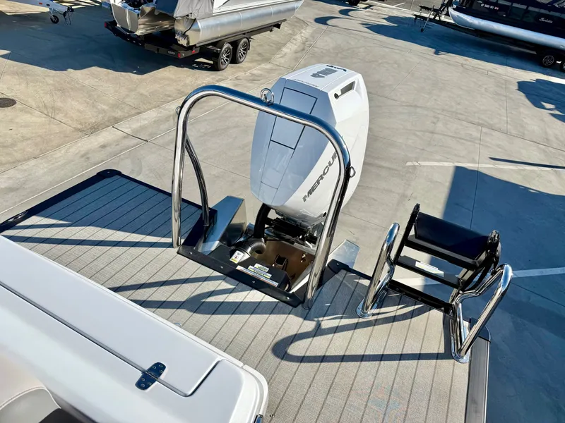 Slide: The Image of Avalon Excalibur Carbon Series Elite Windshield - 27 FT w/ 425HP Mercury! 2026 - 15