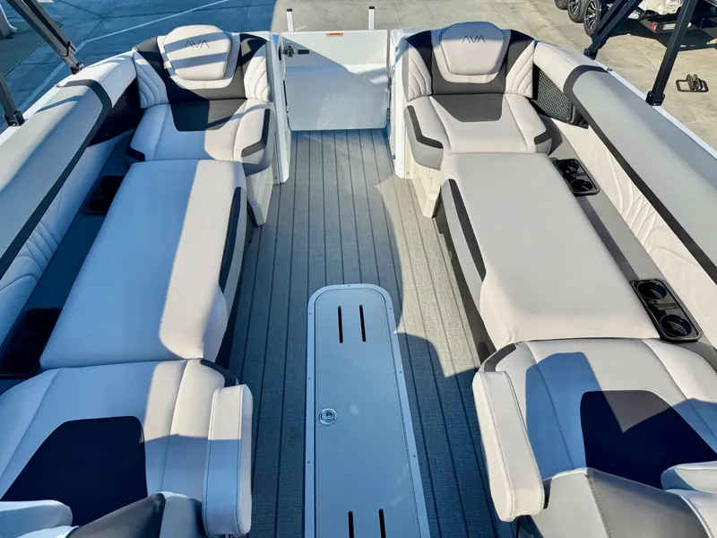 Slide: The Image of Avalon Excalibur Carbon Series Elite Windshield - 27 FT w/ 425HP Mercury! 2026 - 18