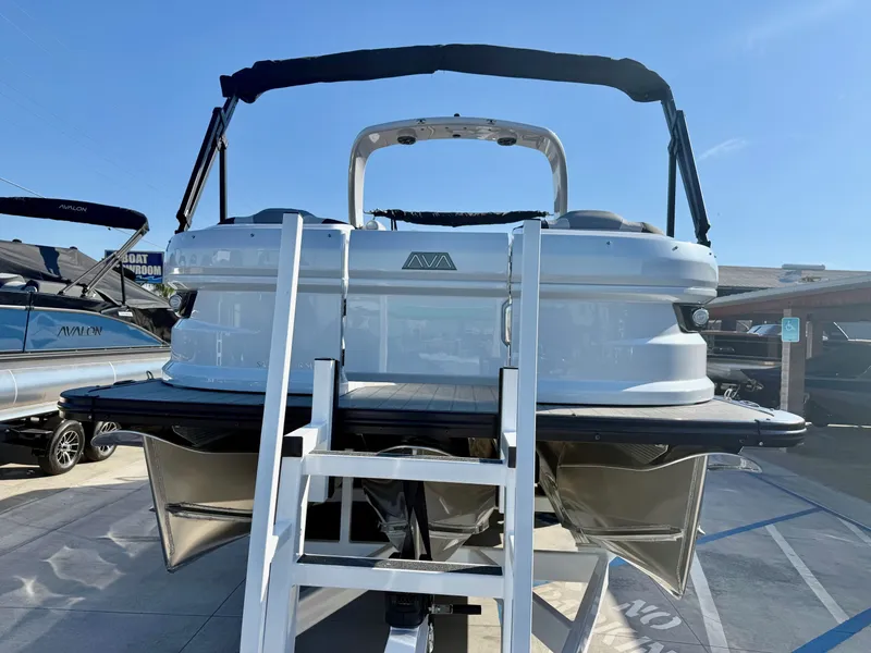 Slide: The Image of Avalon Excalibur Carbon Series Elite Windshield - 27 FT w/ 425HP Mercury! 2026 - 3