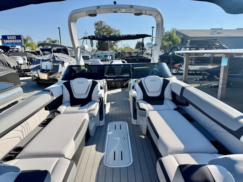 Slide: The Image of Avalon Excalibur Carbon Series Elite Windshield - 27 FT w/ 425HP Mercury! 2026 - 6