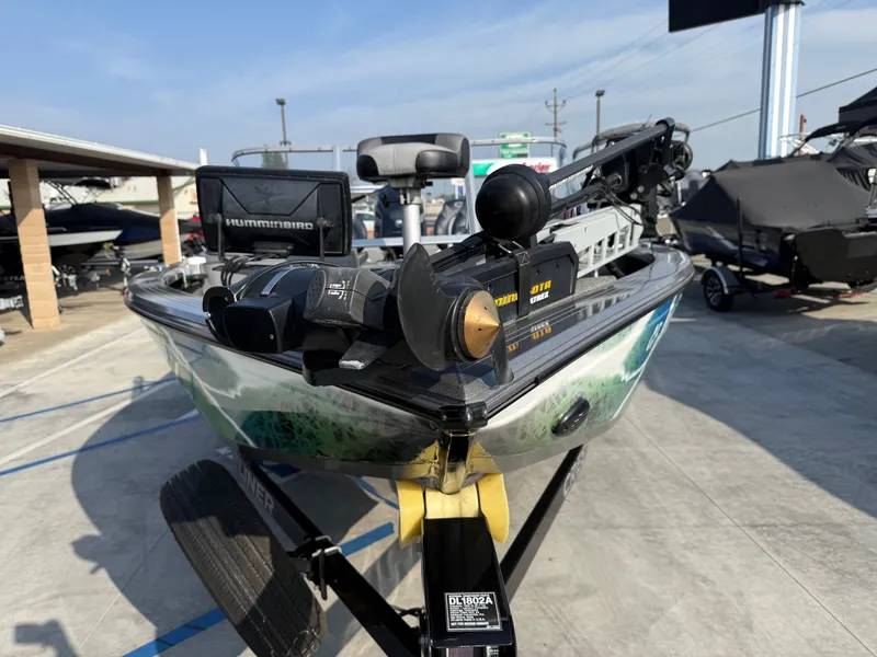 Slide: The Image of Crestliner 1950 Fish Hawk Walk-through w/ 175HP Mercury! 2018 - 3