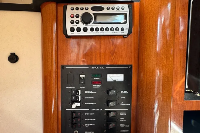 Slide: The Image of Control panel and stereo system on a 2007 Sea Ray 240 Sundancer boat. - 69