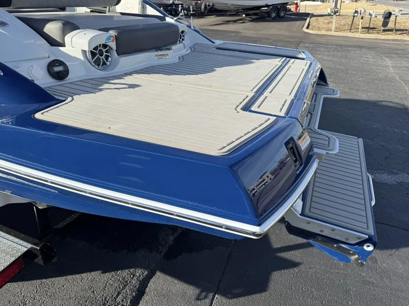 Slide: The Image of Crownline Boats 288 SS 2026 - 12