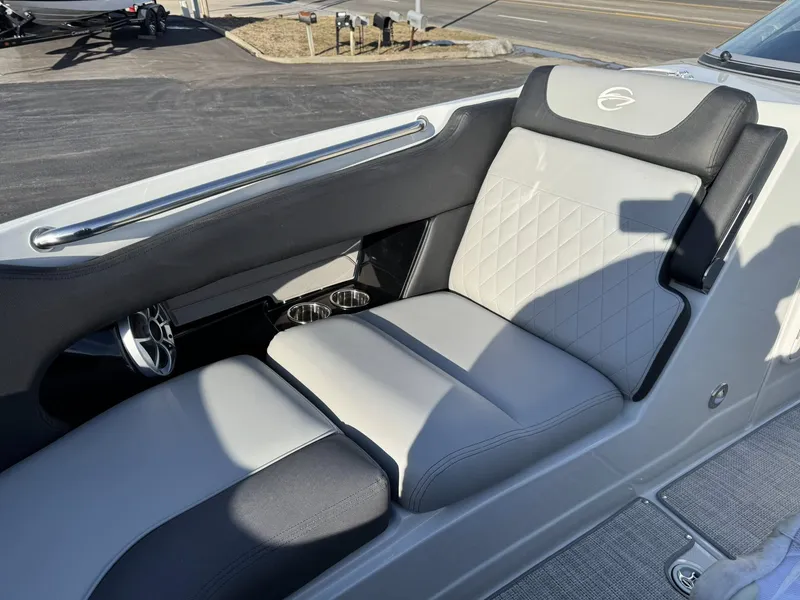 Slide: The Image of Crownline Boats 288 SS 2026 - 16