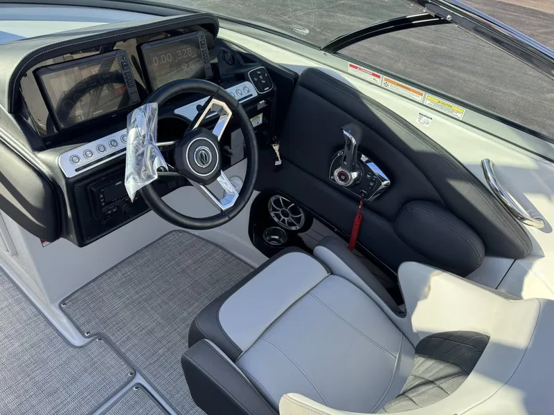 Slide: The Image of Crownline Boats 288 SS 2026 - 17