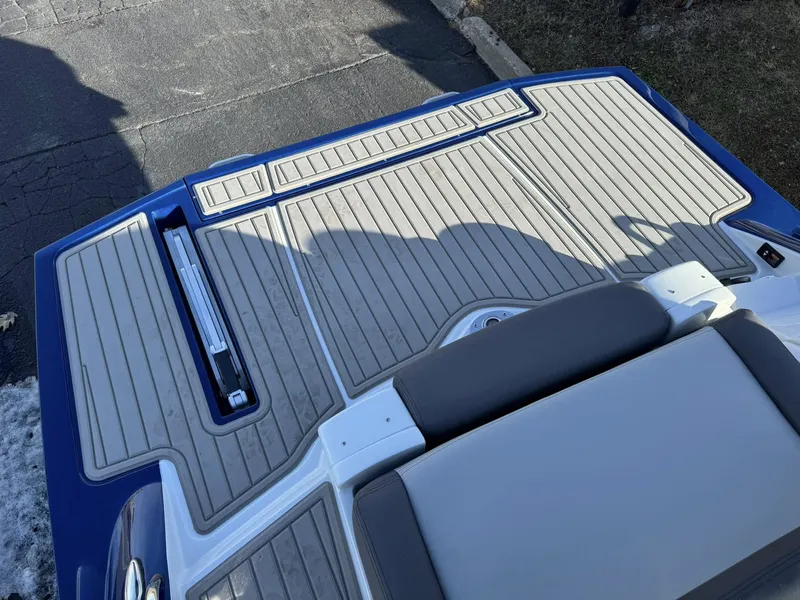 Slide: The Image of Crownline Boats 288 SS 2026 - 20