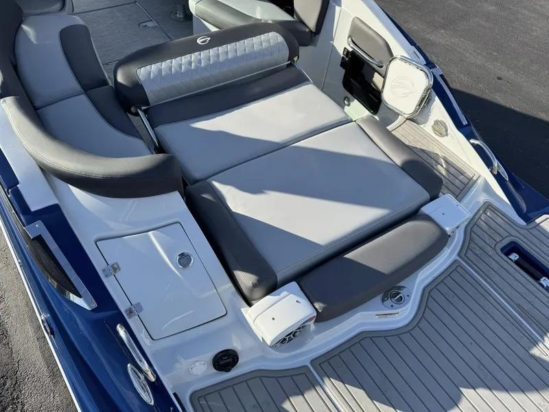 Slide: The Image of Crownline Boats 288 SS 2026 - 22