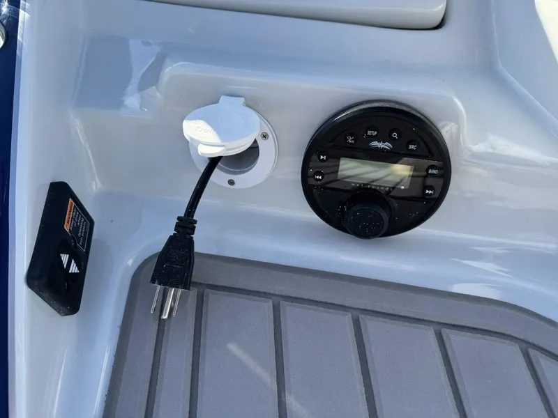 Slide: The Image of Crownline Boats 288 SS 2026 - 24