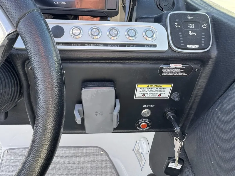 Slide: The Image of Crownline Boats 288 SS 2026 - 25