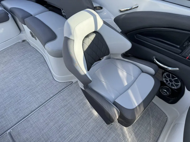 Slide: The Image of Crownline Boats 288 SS 2026 - 31