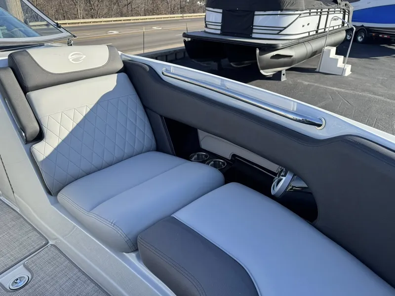 Slide: The Image of Crownline Boats 288 SS 2026 - 32