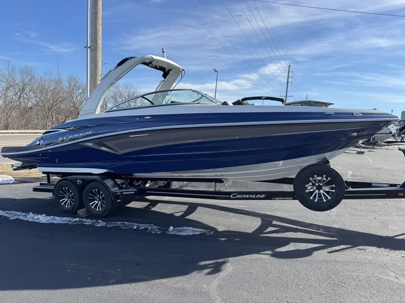 Slide: The Image of Crownline Boats 288 SS 2026 - 33
