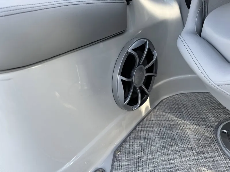 Slide: The Image of Crownline Boats 288 SS 2026 - 35