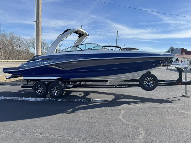 Slide: The Image of Crownline Boats 288 SS 2026 - 5