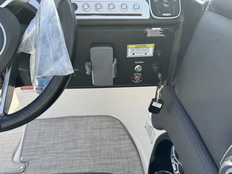 Slide: The Image of Crownline Boats 278 SS 2026 - 22