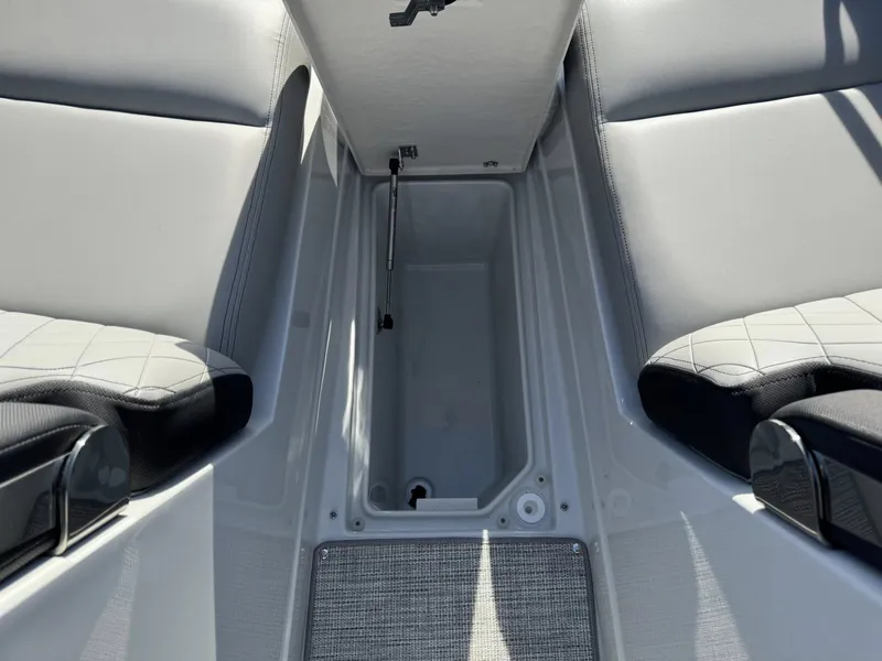 Slide: The Image of Crownline Boats 278 SS 2026 - 29