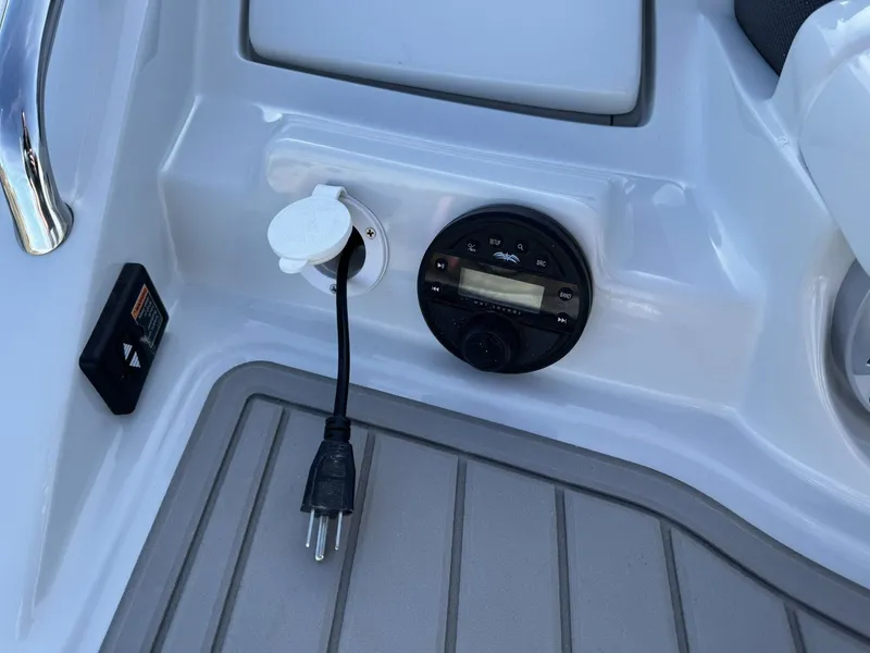 Slide: The Image of Crownline Boats 278 SS 2026 - 34