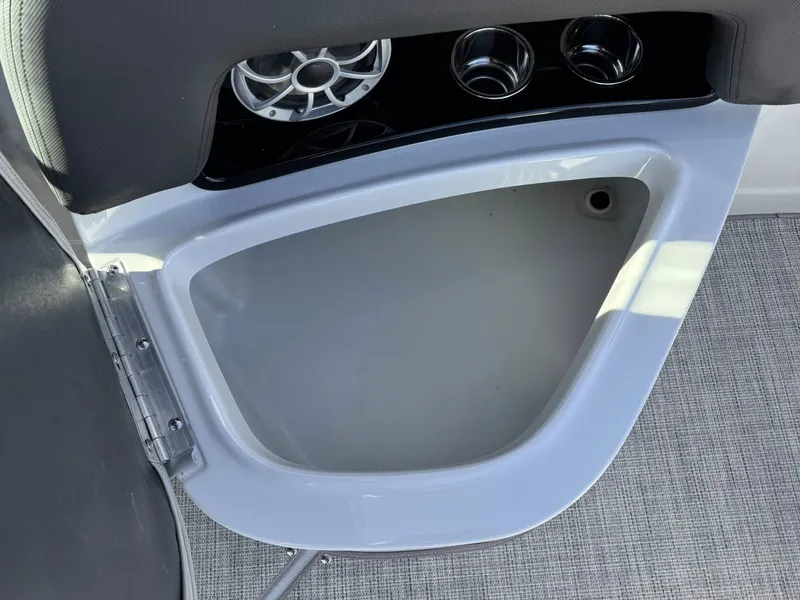 Slide: The Image of Crownline Boats 278 SS 2026 - 4