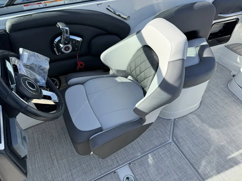 Slide: The Image of Crownline Boats 278 SS 2026 - 6