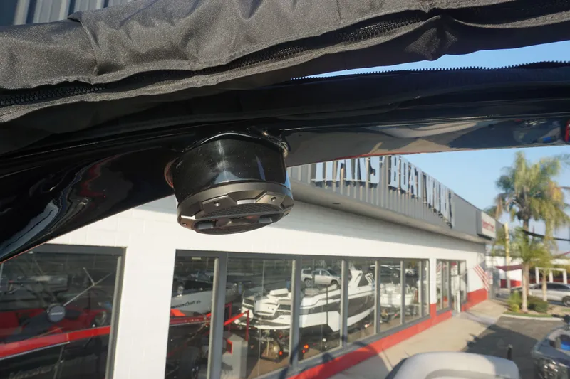 Slide: The Image of Crest Continental 260 SLS 2026 - 14