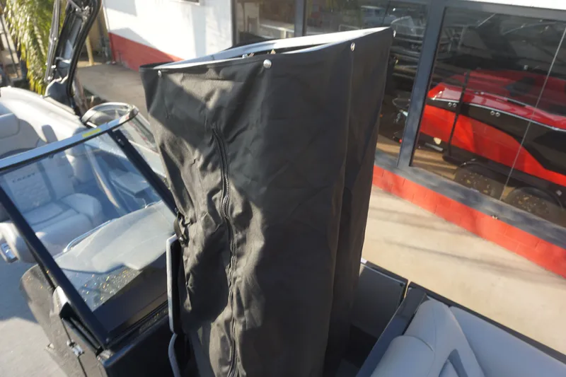 Slide: The Image of Crest Continental 260 SLS 2026 - 15