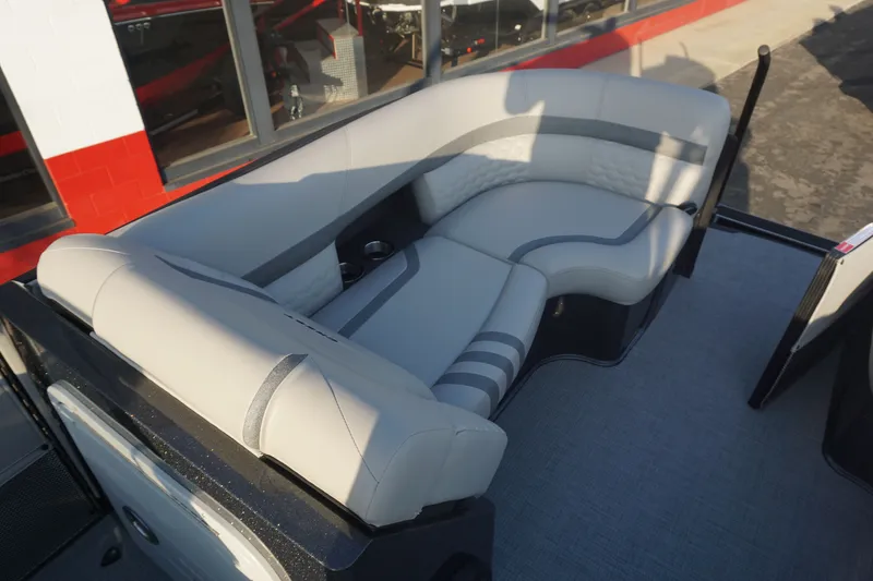 Slide: The Image of Crest Continental 260 SLS 2026 - 16